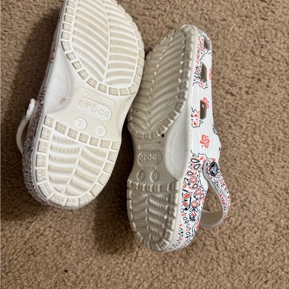 White and Red Patterned Crocs - Picture 4 of 7
